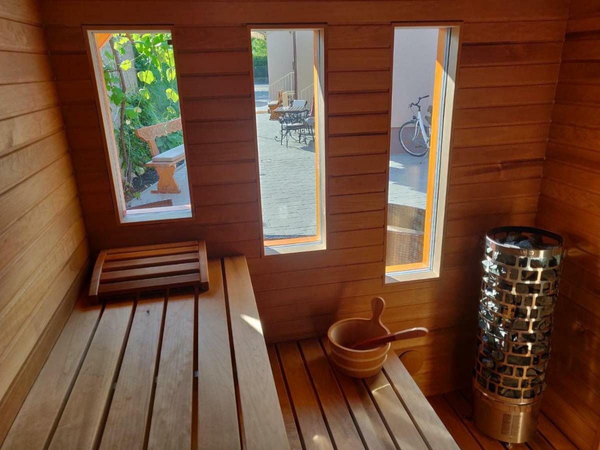 Feszek Fogado - Pension Nest Mosonmagyarovar Exterior photo
